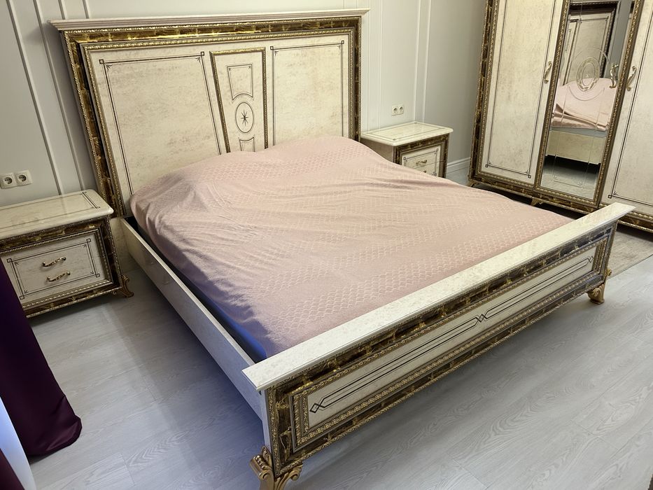 Спальный гарнитур