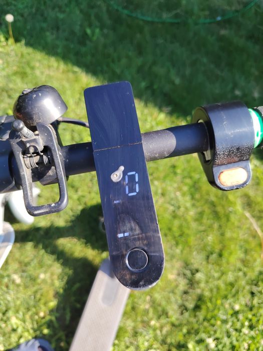 Vând 2 trotinete electrice