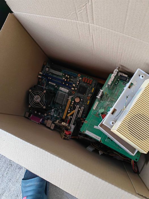 Стари компютри и компютърни части