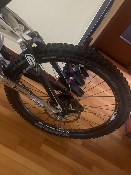 Bicicleta downhill TREK