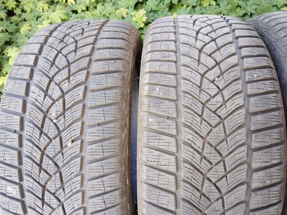 Зимни гуми Goodyear 245 /45/18