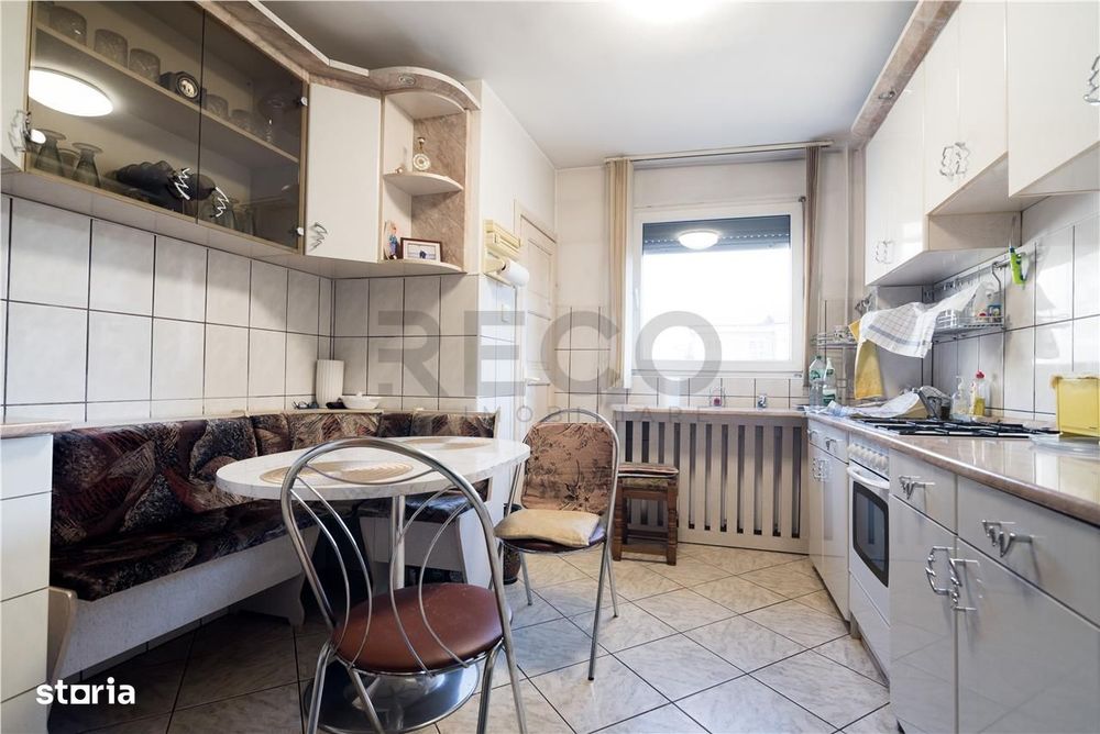 RECO, Apartament decomentat cu lift, 3 camere, Zona Rogerius, Oradea — fotografia 2