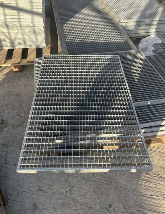 Vând trepte Zincata la cela mai mic preț