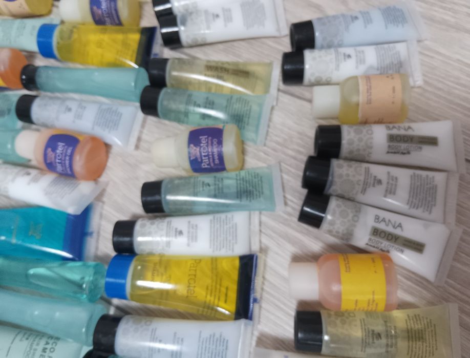 Шампунь и гель для душа.