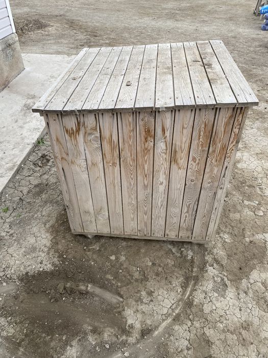 Собачья будка из древесины