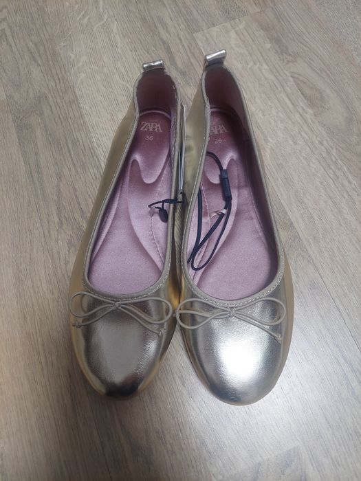 Златни пантофки Zara