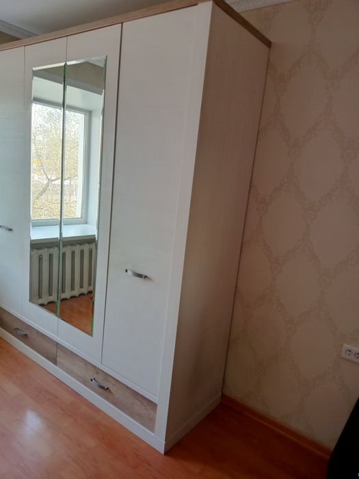 Продам  вместительный шкаф.