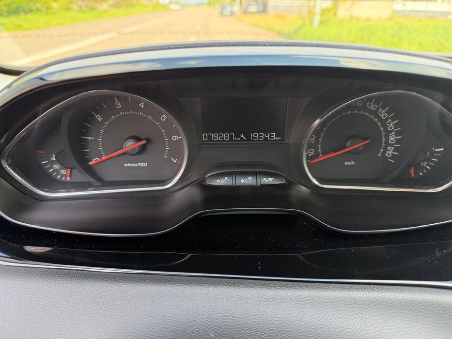 Autoturism Peugeot 208 in stare foarte buna