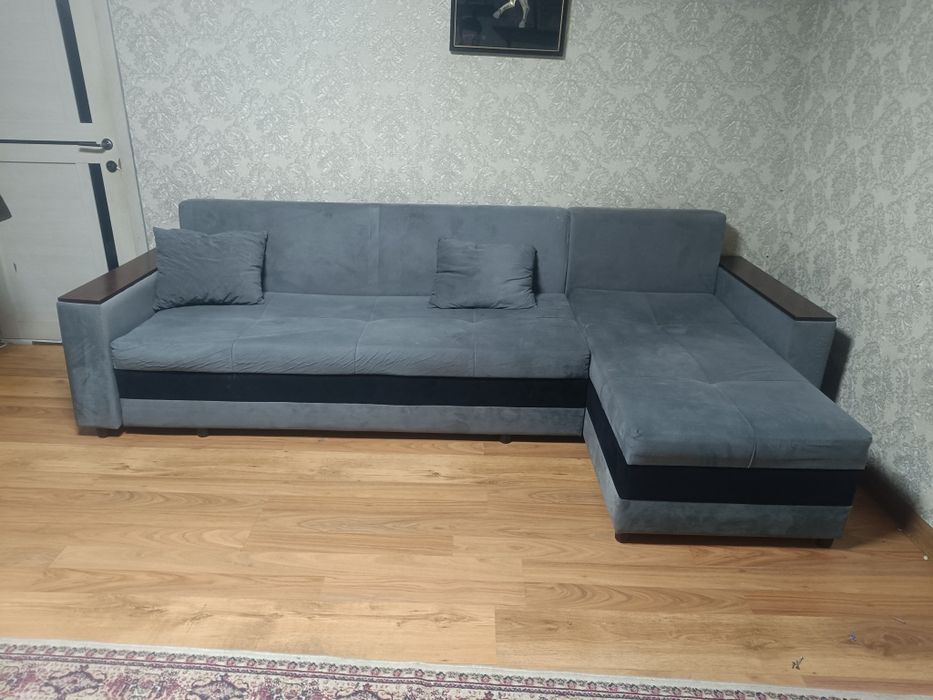 Диван            .