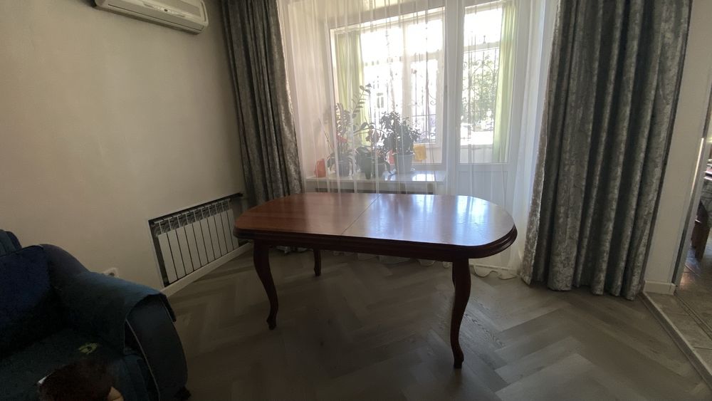 Продам обеденный стол