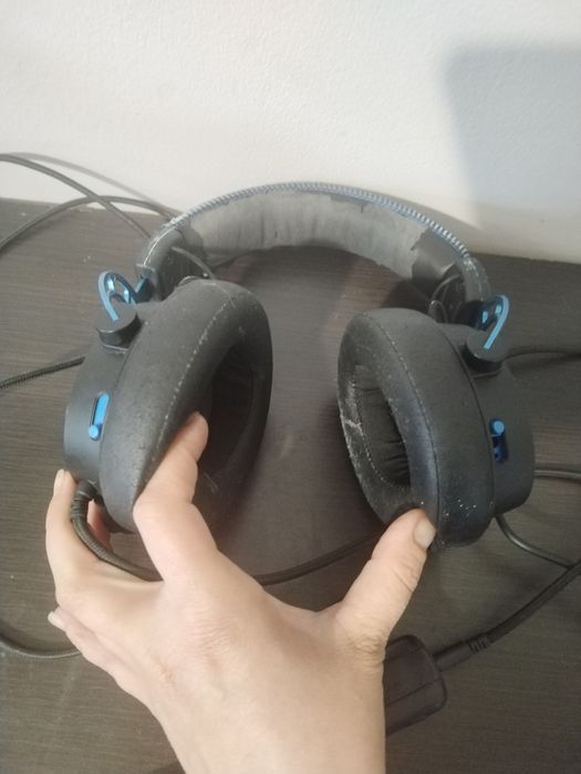 Это игровая гарнитура HyperX Cloud Alpha S (Black-Blue).