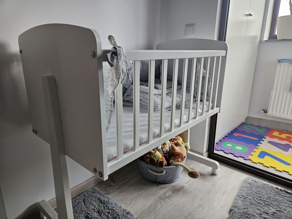 Patut co-sleeper Ninna Alb & Gri salteluta & lenjerie inclusa Erbesi I