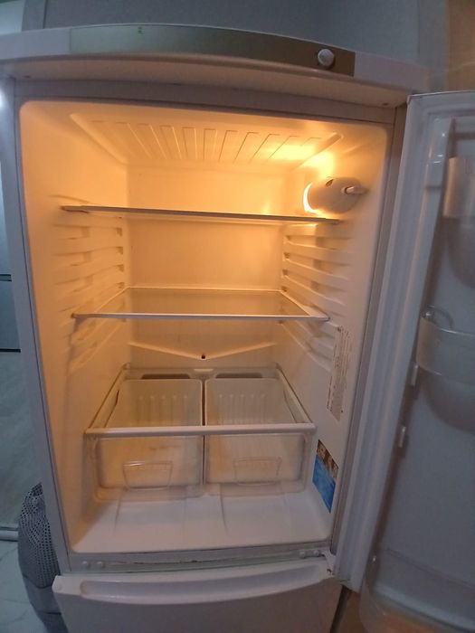 Холодильник бу. Рабочий