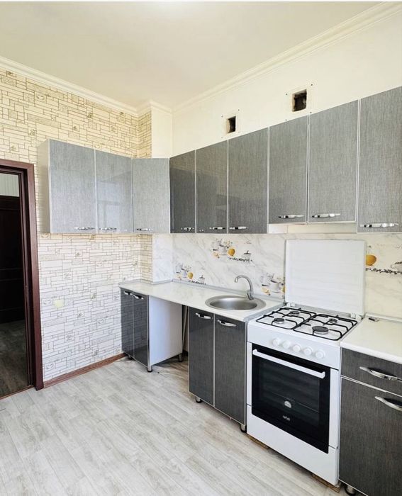 3xonali uy sotiladi Qoratoshda. Holati yaxshi 3/5/5. GOLDEN HOUSE