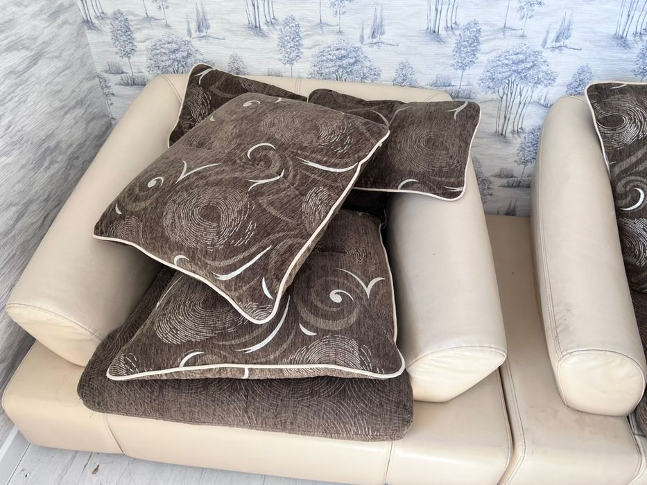 Продам диван и кресла