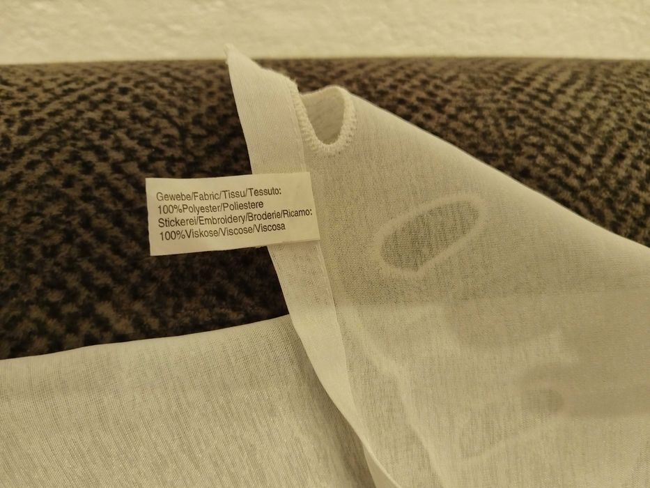 2 броя затъмняващи пердета с перделик и връзки и 2 бр къси пердета