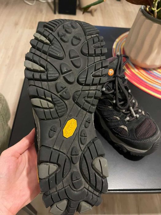 Спортни обувки за разходка