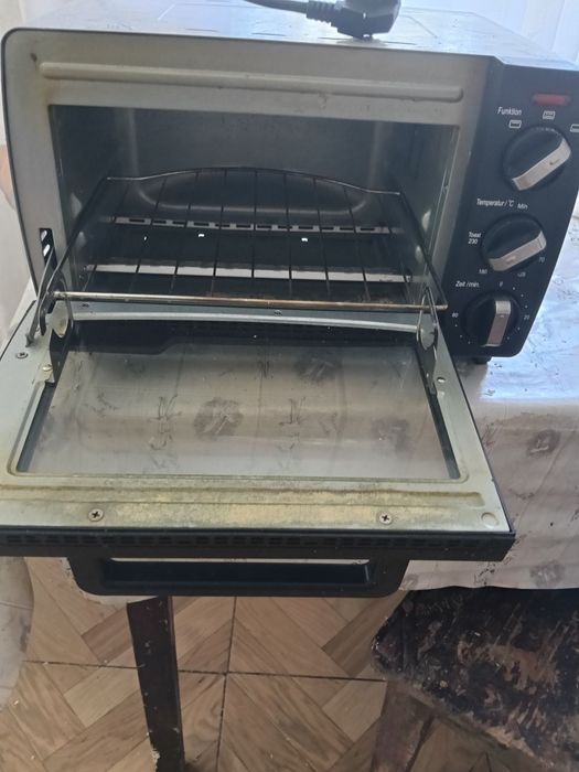 Cuptor cu încălzire jos și sus
