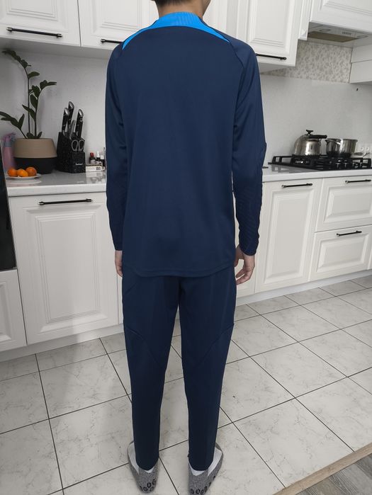 Продам спортивную форму nike