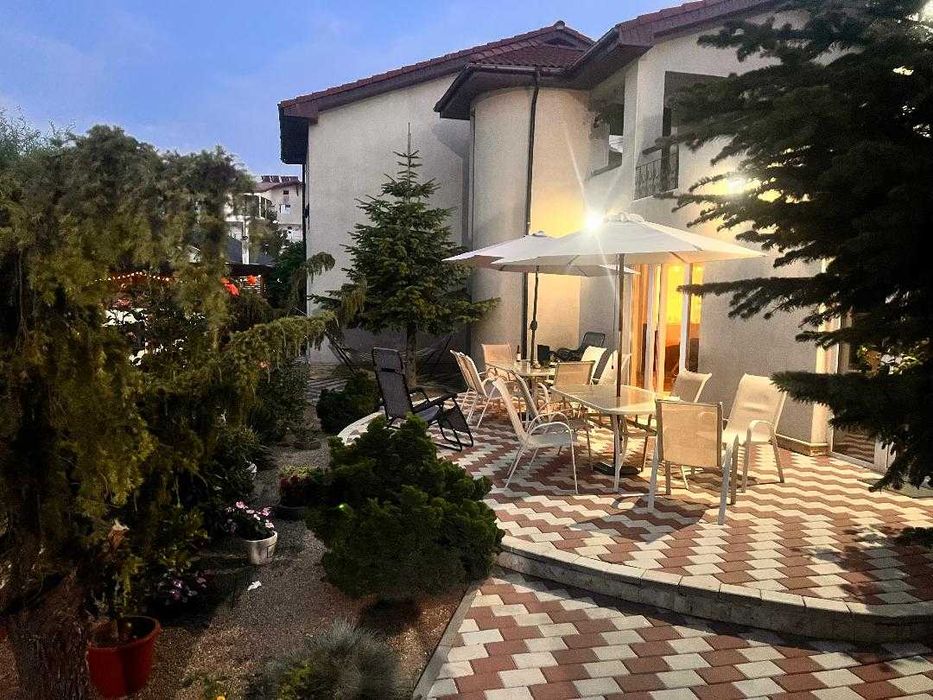 Vila Azurului Costinesti 5 camere, la 60m de plaja.