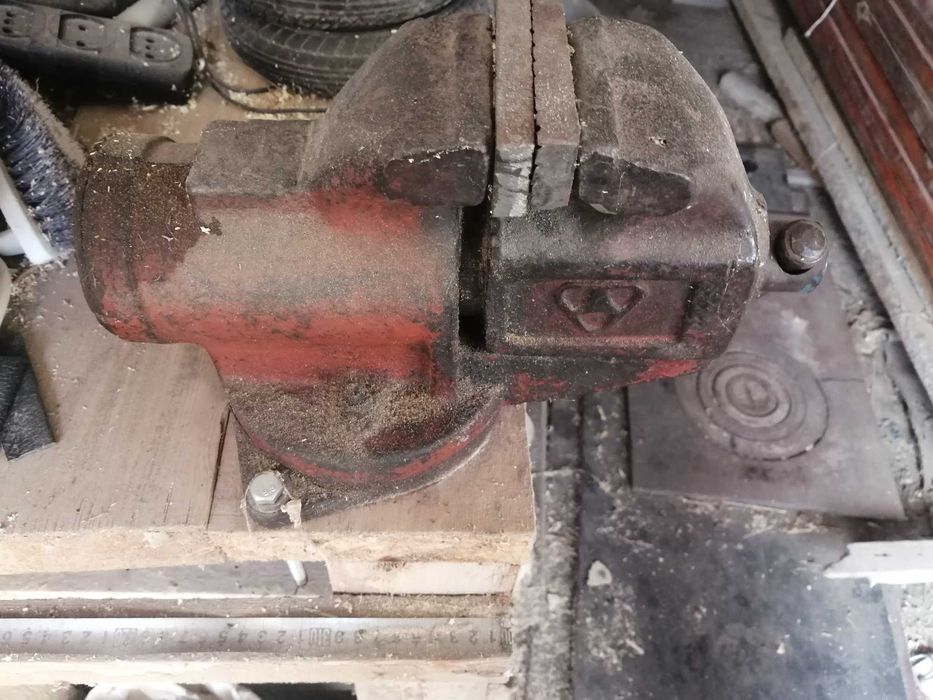 Тиски столярный поворотные