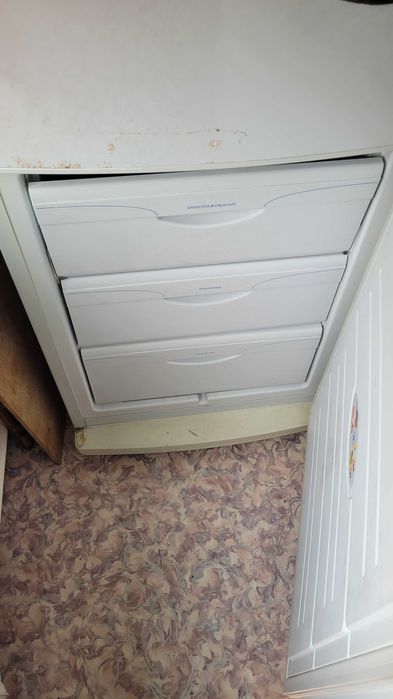 Продам двухкамерный холодильник
