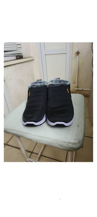 Продам кросовки новые абсолютно