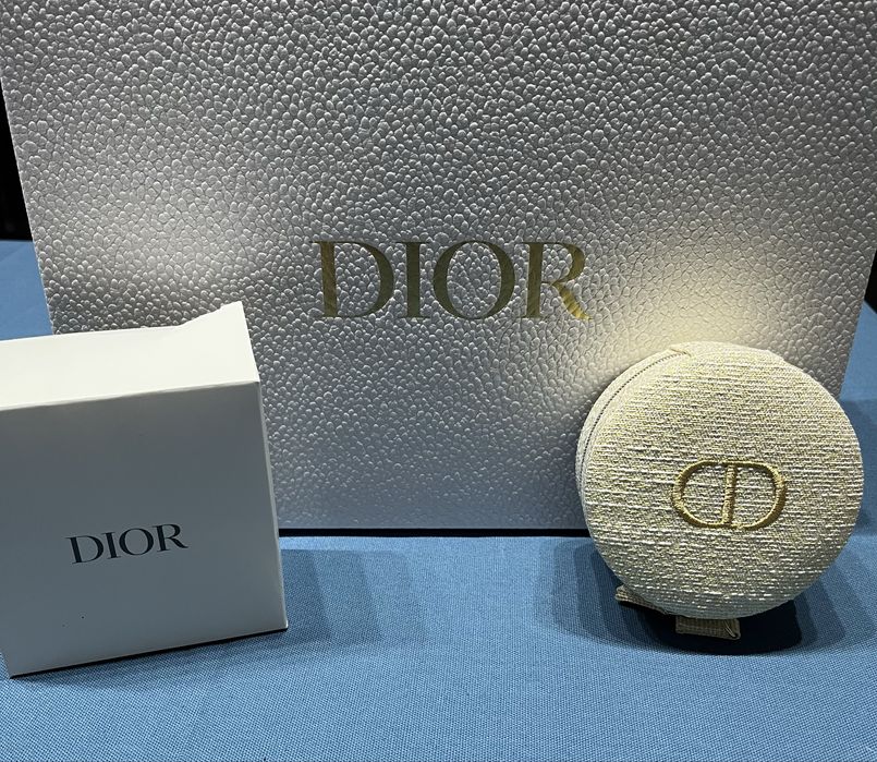 Cutie pentru bijuterii Christian Dior.