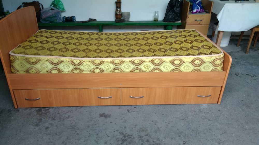 Продам односпальную кровать