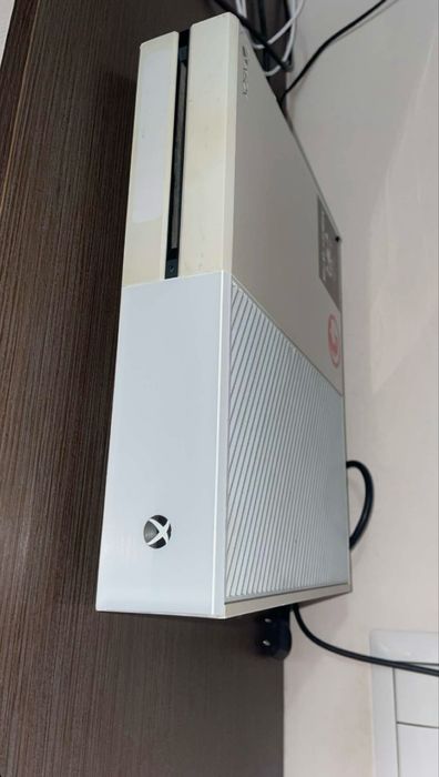 Vand xbox one s cu doua manete
