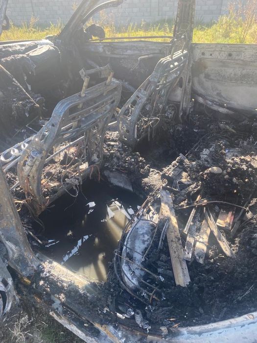 Ауди А6. Объем 2,4 , сгорел салон,