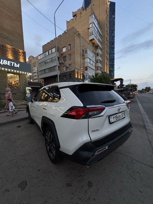 Продам Toyota Rav 4