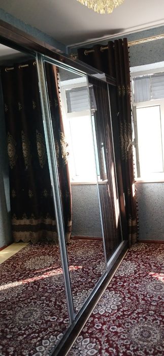 Акрил Шкаф  эшиклари роликли холати  яхши