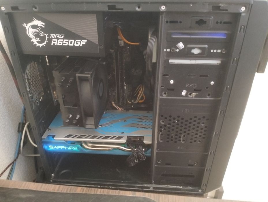 Компьютер (вероятно игровой)