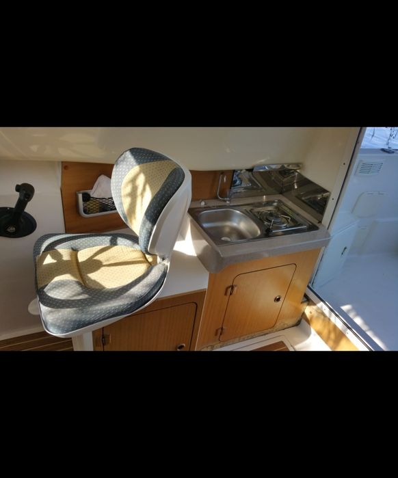 Ansamblu Quicksilver 640 Weekend cu motor Verado 225 cp si peridoc