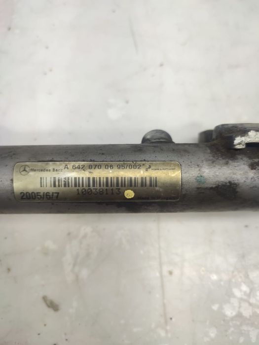 Rampa injectoare dreapta  3.0 cdi om642 v6 a6420700695 Jeep Grand Che