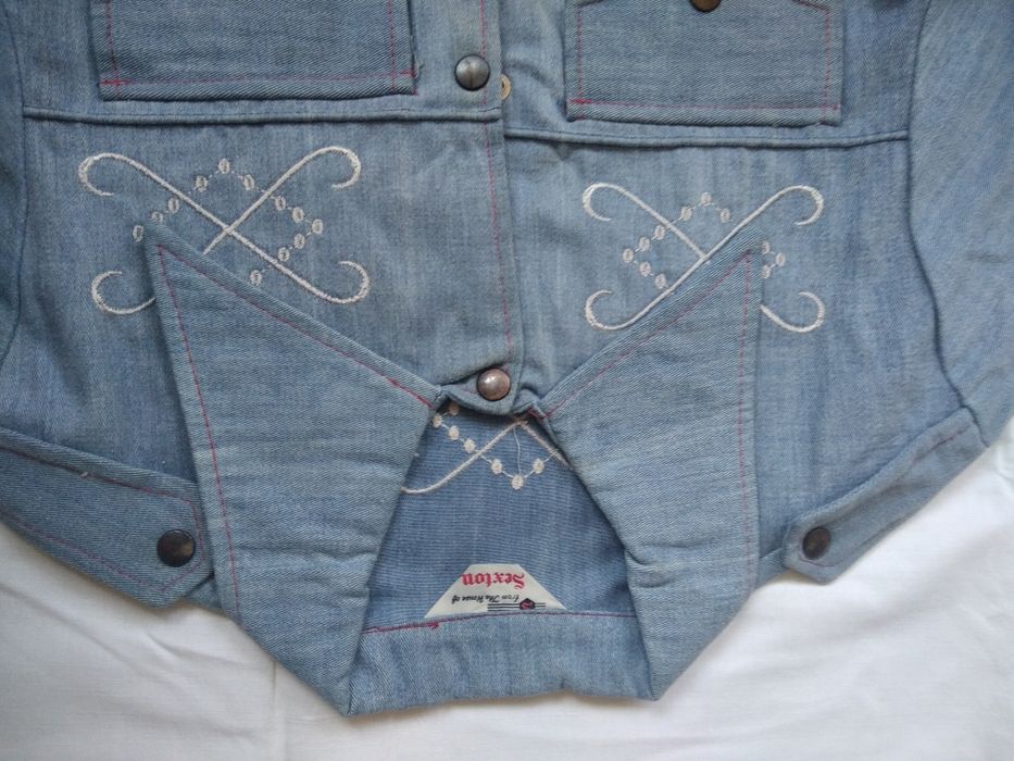 Две новые куртки с набивным рисунком за 60000 обе. Размер 46--48