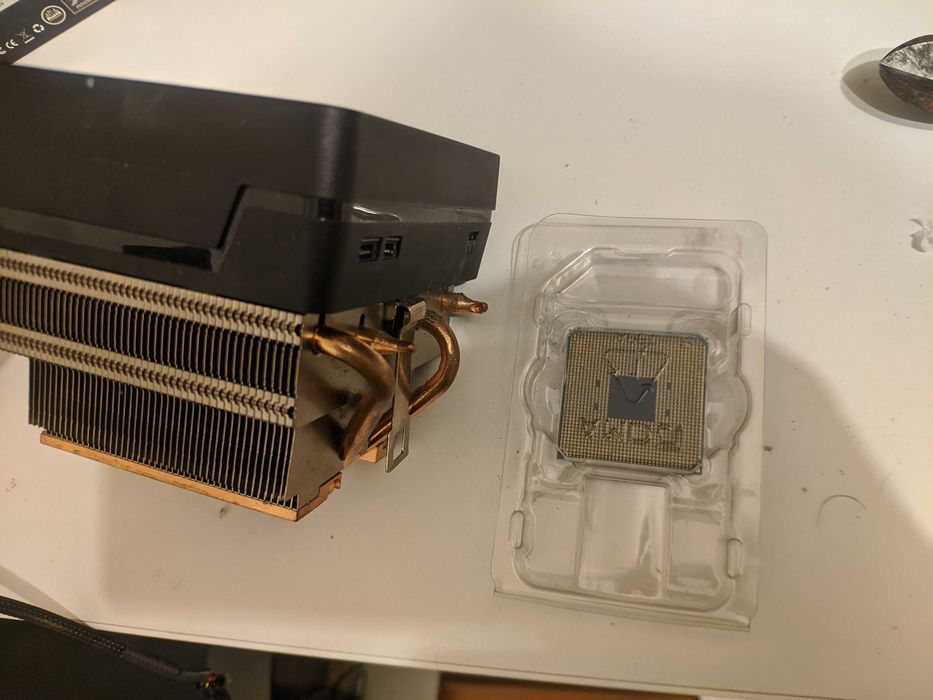 Procesor Ryzen 2700 cooler wraith max