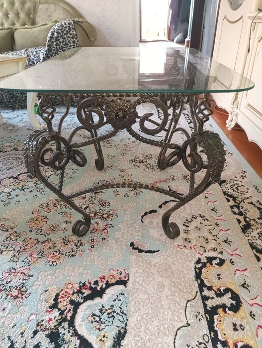 Журнальный кованный столик