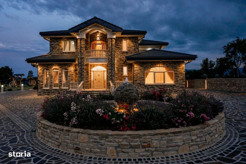 Casa exclusivista cu arhitectura unica, 320mp utili, Horodnic de Sus,