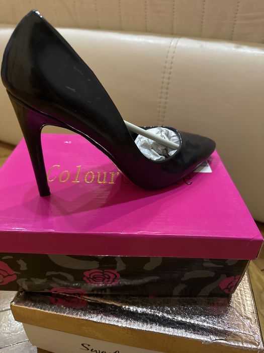 Дамски обувки на висок ток