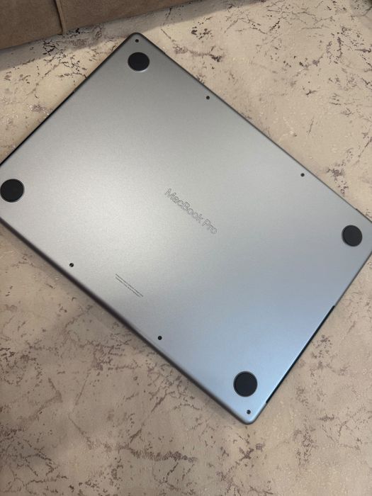 Macbook pro 14 m3 8/512