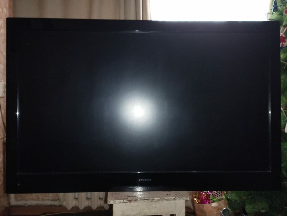 Продам срочно телевизор
