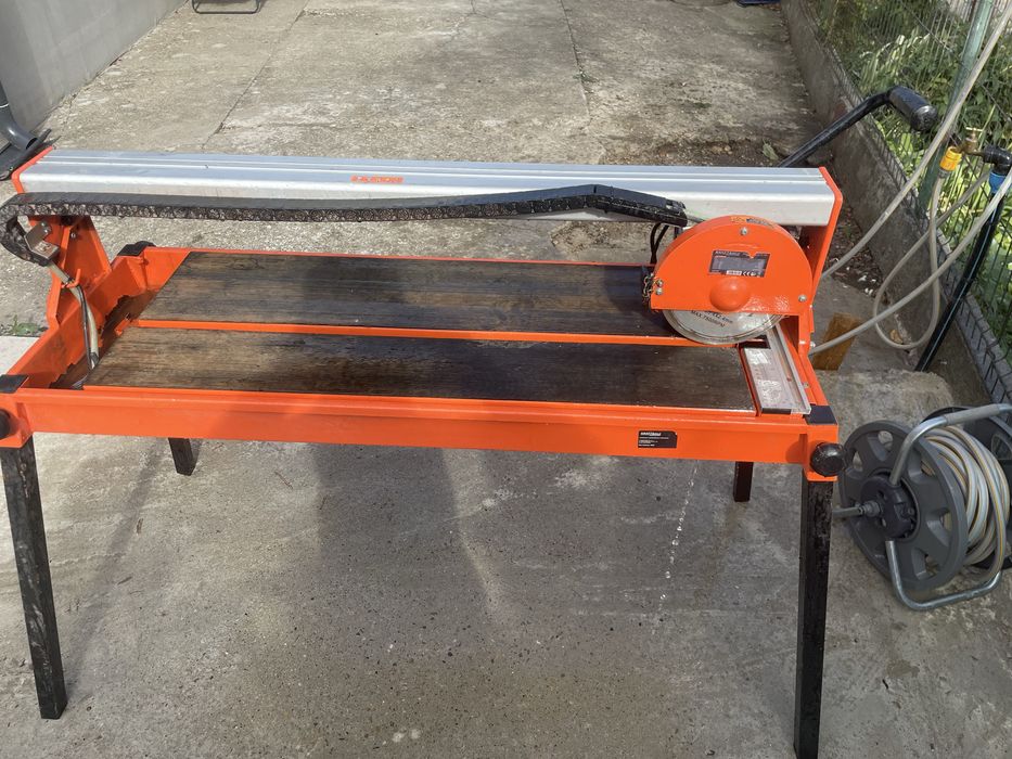 Masina gresie faianta pe apa de 92 cm