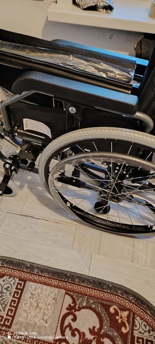 Продам инвалидную коляску новый коробке