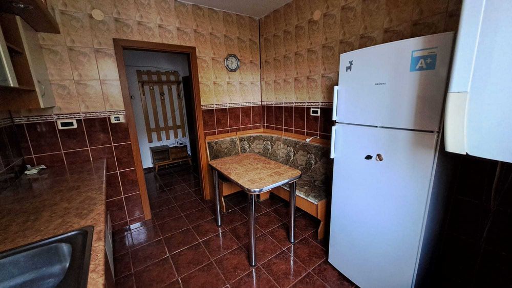 Persoană fizică, vând ap. 3 camere. Centru