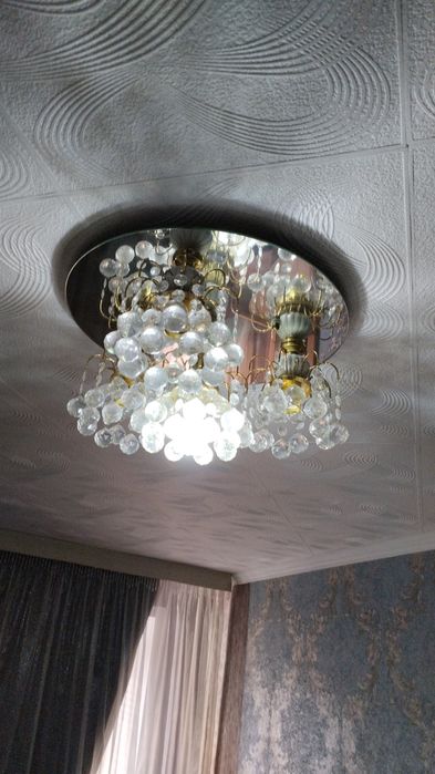 Продам  красивую зеркальную люстру