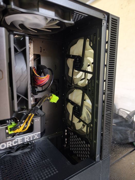 Гейминг компютър Asus Спешно!!!