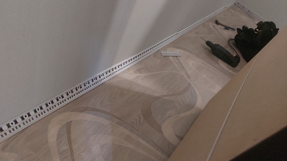 Установка плинтус и люстра