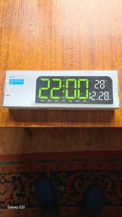 Продам светодиодные часы недорого